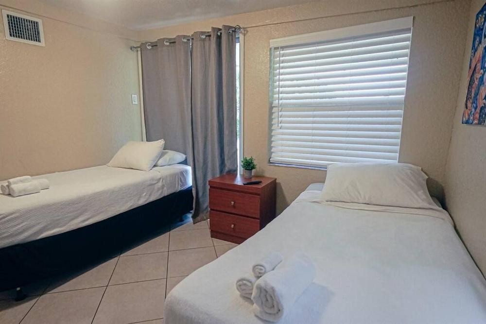 Palm Wave Stays - Central and Cozy Apt